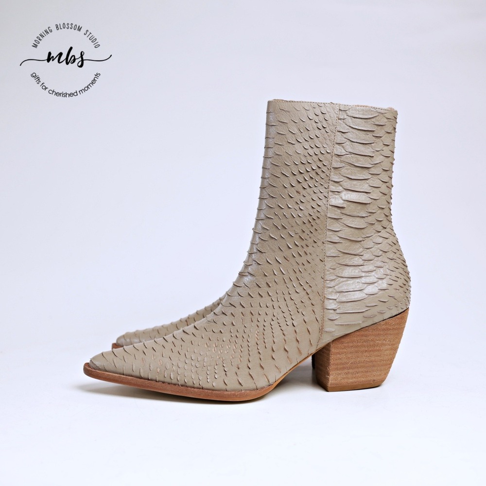 NIB Matisse Caty Leather Block Heel Snake Booties Ivory Women 8.5 - Picture 4 of 16